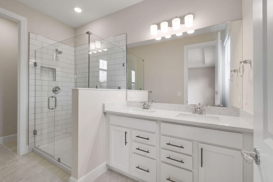 LUXE NATURAL OWNERS BATH