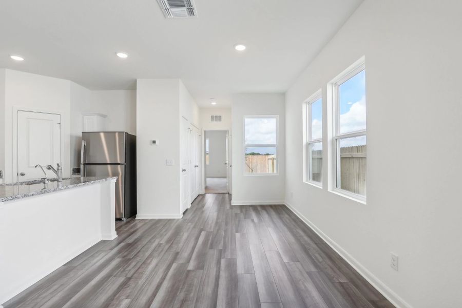 Representative unfurnished interior of a home built from the Proxy by Starlight Homes in Sutton Farms, San Antonio (Image 15).