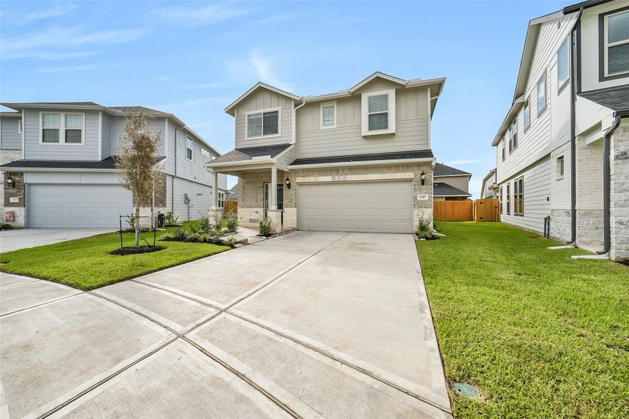 Front exterior of a new home in Anderson Lake, Houston, TX, highlighting curb appeal (Image 25).