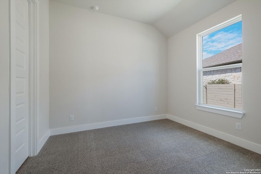 Spacious, unfurnished interior of a new home in The Grove at Vintage Oaks, New Braunfels (Image 24).