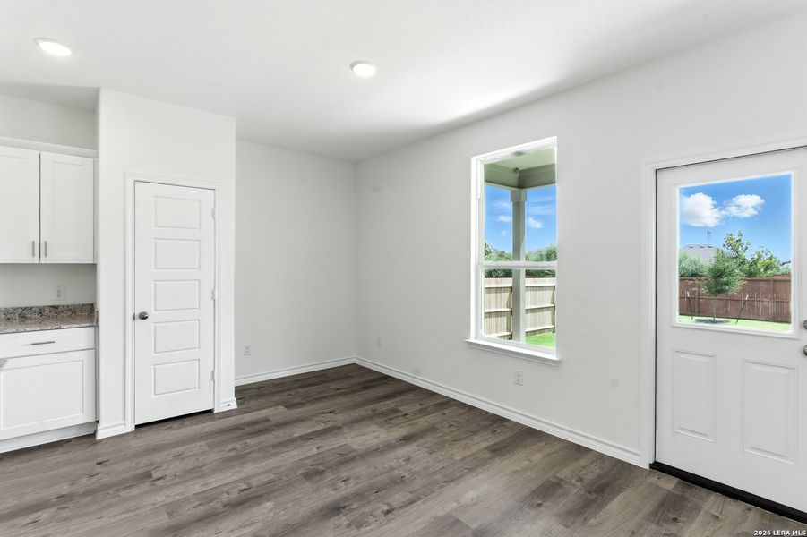 Spacious, unfurnished interior of a new home in Horizon Ridge, San Antonio (Image 13).