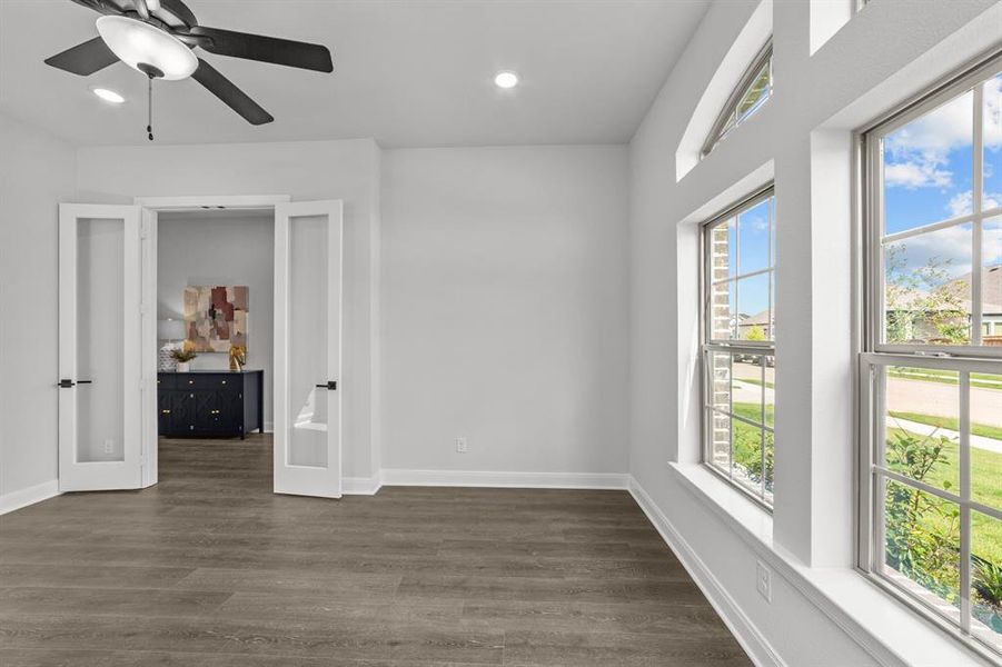 Spacious, unfurnished interior of a new home in South Pointe Manor Series, Mansfield (Image 20). Spacious, unfurnished interior of a new home in South Pointe Manor Series, Mansfield (Image 20).
