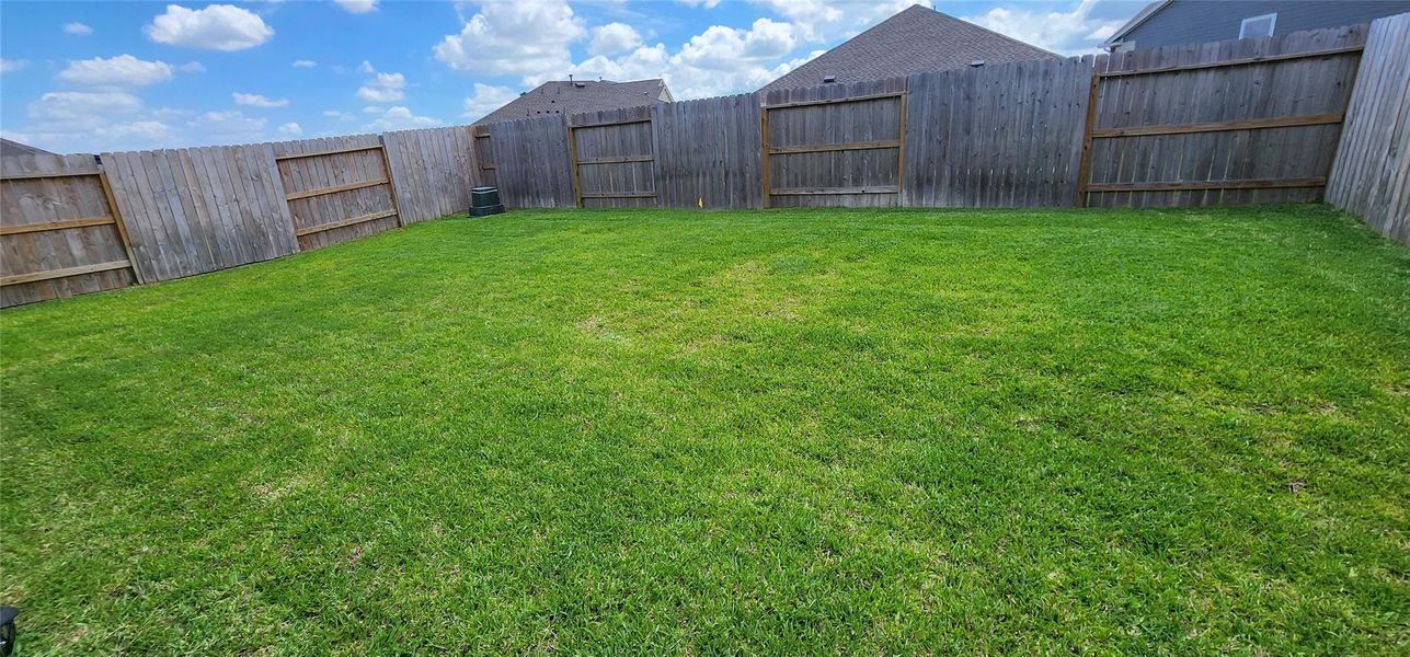 Exterior details and patio area of a home in Anniston, Katy (Image 29).