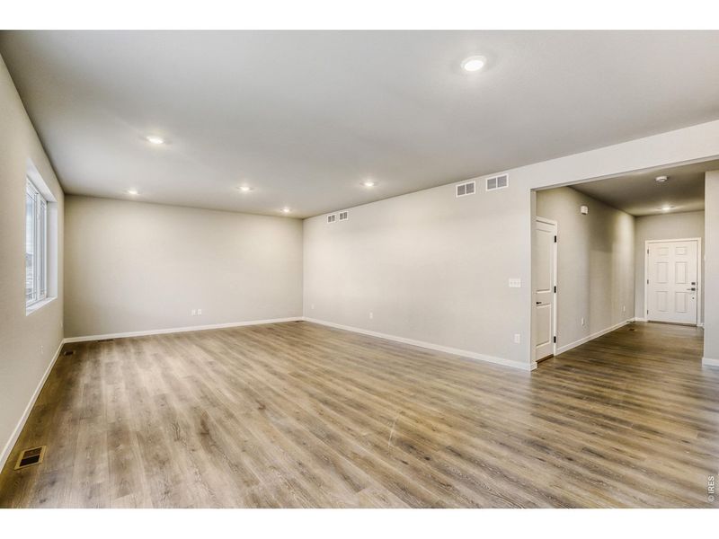 Spacious, unfurnished interior of a new home in Farmstead, Berthoud (Image 25).