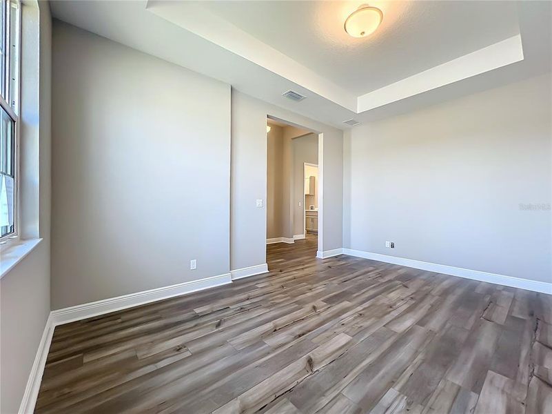 Spacious, unfurnished interior of a new home in Watercolor Place, Bradenton (Image 58).