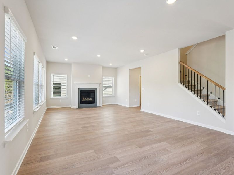 Spacious, unfurnished interior of a new home in Ivey Township, Dallas (Image 13).