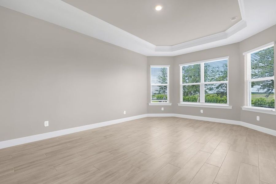 Spacious, unfurnished interior of a new home in Esplanade at Starling, Punta Gorda (Image 19).