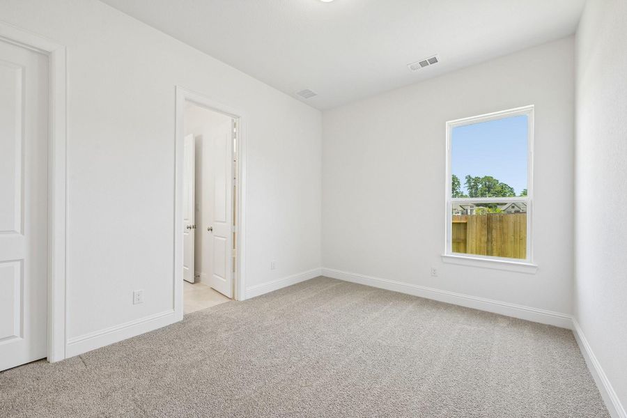 Spacious, unfurnished interior of a new home in Evergreen 70', Conroe (Image 22).