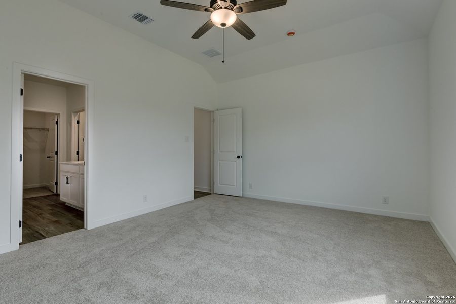 Spacious, unfurnished interior of a new home in Arcadia Ridge, San Antonio (Image 28).