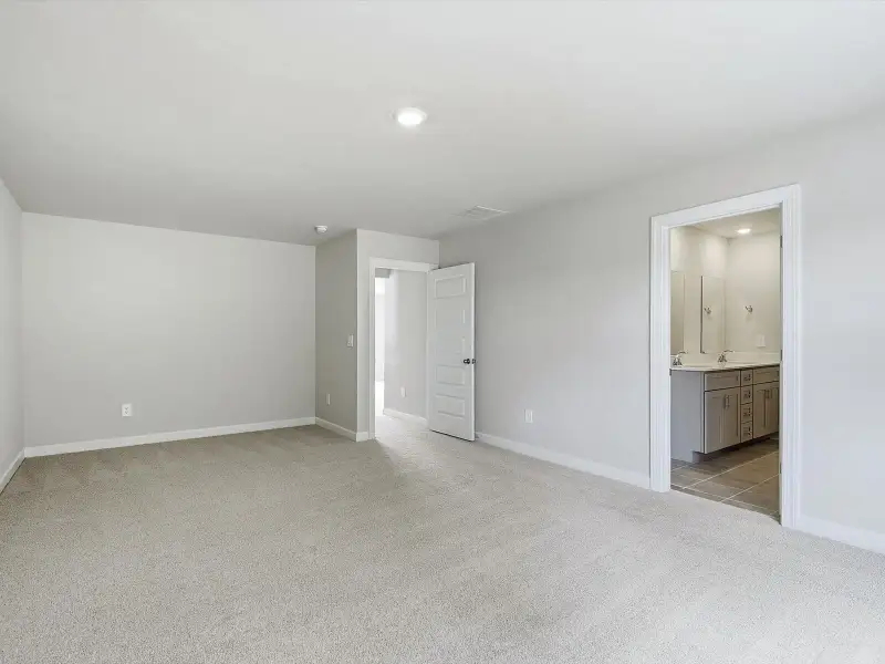 Spacious, unfurnished interior of a new home in Creek Ridge - Signature Collection, Spartanburg (Image 14).