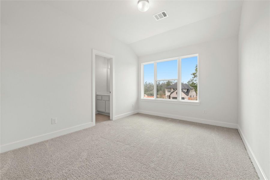 Spacious, unfurnished interior of a new home in Kresston - 40', Montgomery (Image 13).