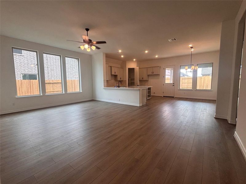 Spacious, unfurnished interior of a new home in Ashland, Angleton (Image 16).