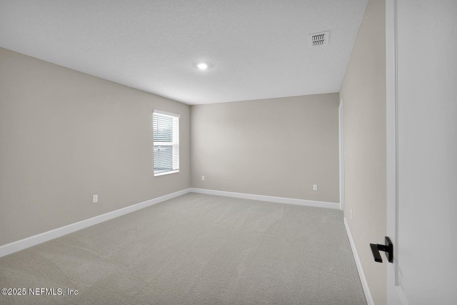 Spacious, unfurnished interior of a new home in Jennings Farm, Middleburg (Image 13).