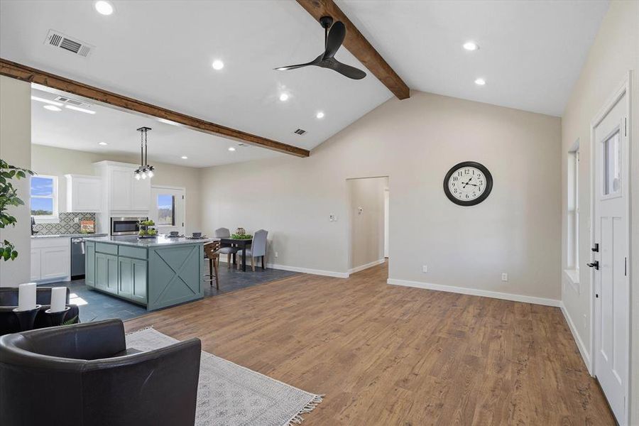 Vaulted ceilings, laminate floors