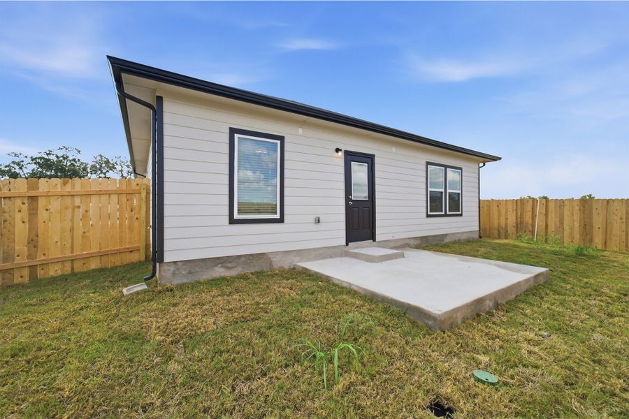 Exterior details and patio area of a home in Paramount, Kyle (Image 4).