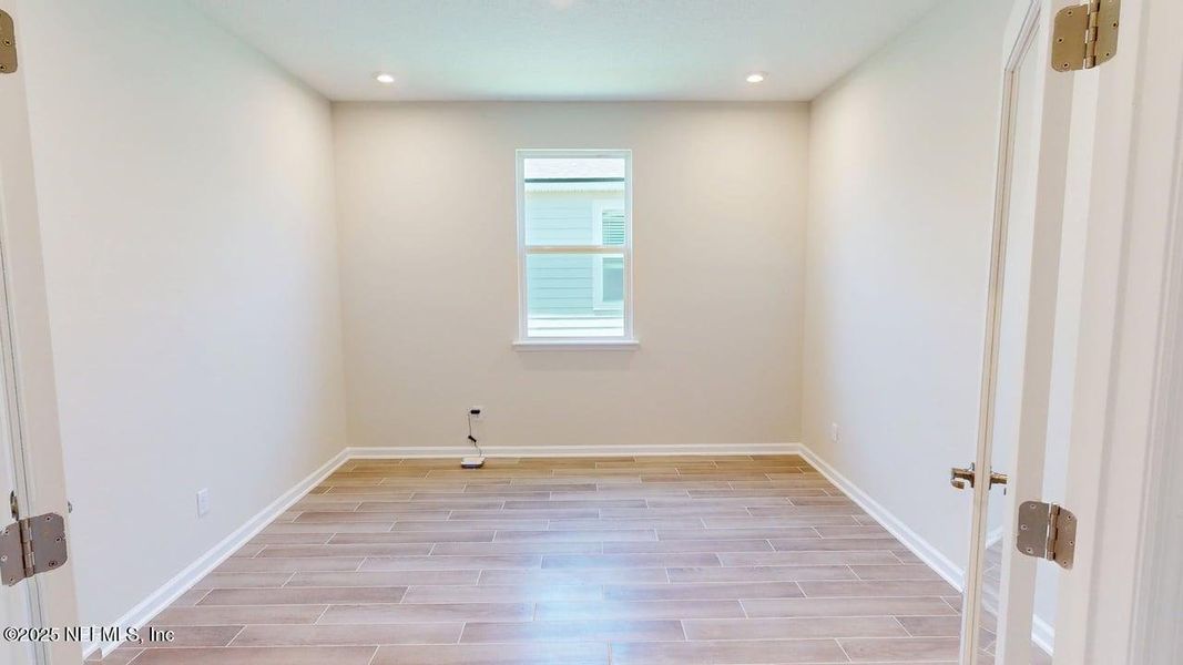 Spacious, unfurnished interior of a new home in Lakes at Bella Lago, Green Cove Springs (Image 10).