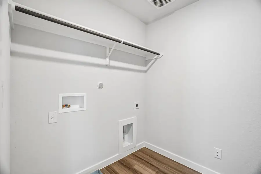 Spacious, unfurnished interior of a new home in The Meadows at Hunters Ranch, San Antonio (Image 39).