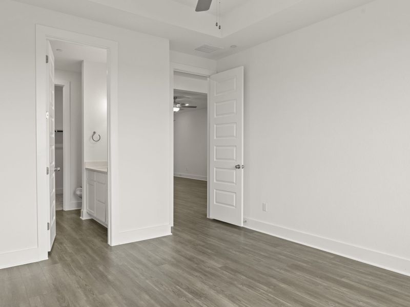 Spacious, unfurnished interior of a new home in Avery Centre, Round Rock (Image 15).