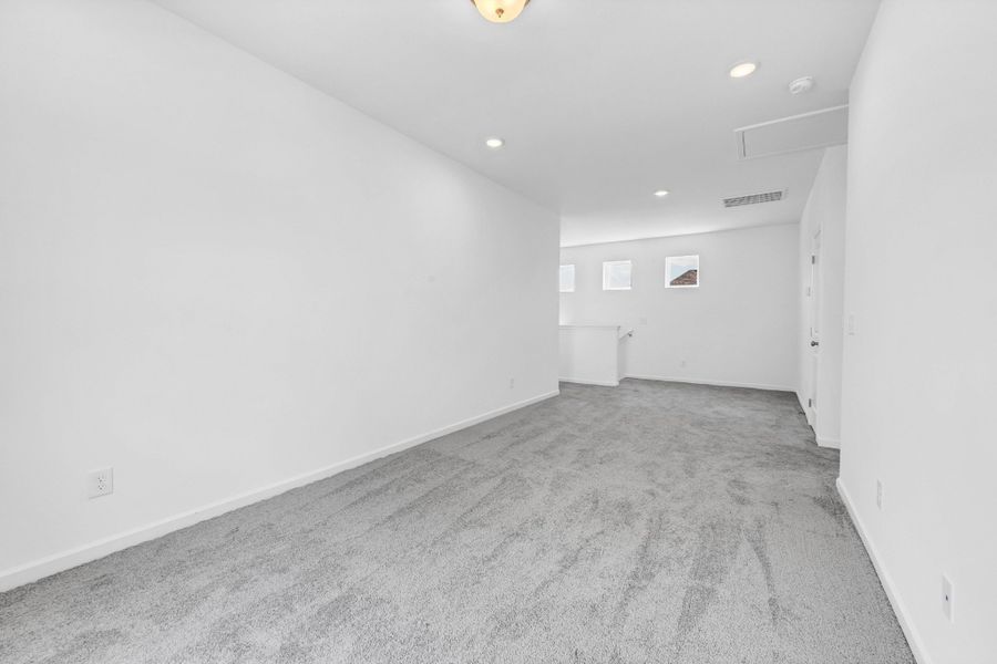 Spacious, unfurnished interior of a new home in The Oaks, Clarksville (Image 21).