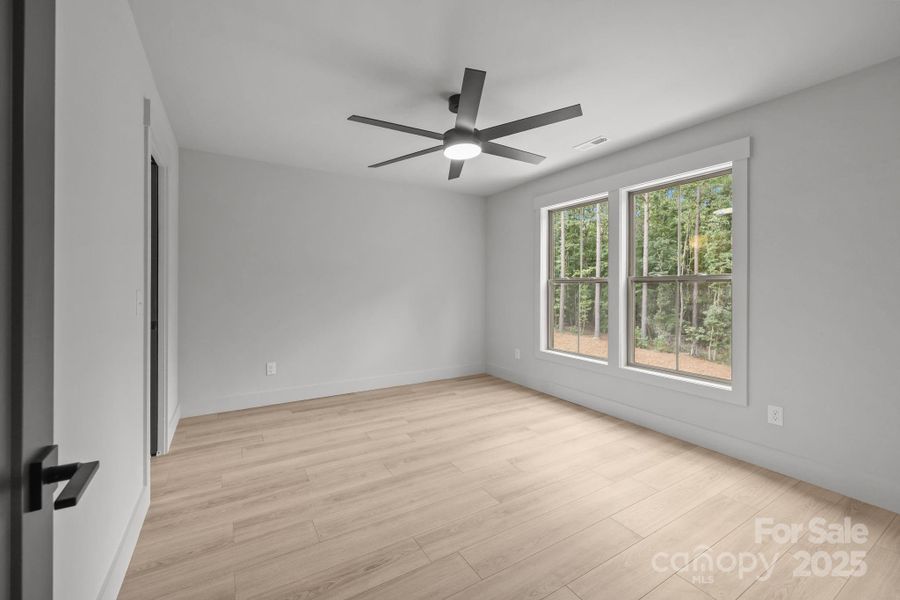 Spacious, unfurnished interior of a new home in , Richfield (Image 30).