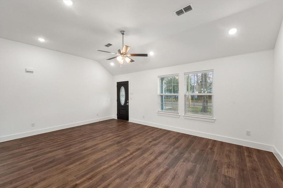 Spacious, unfurnished interior of a new home in , Kerens (Image 28).