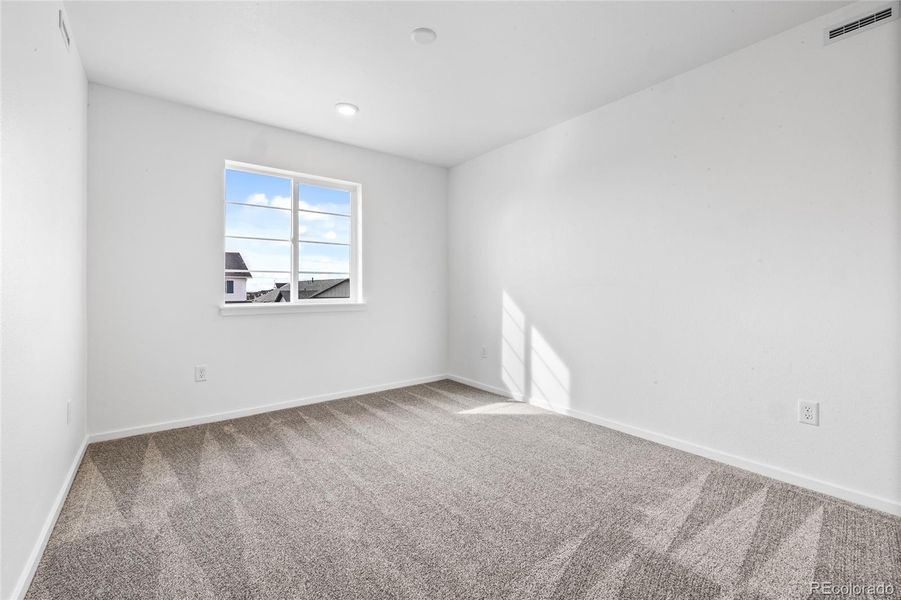 Spacious, unfurnished interior of a new home in Harvest Crossing, Aurora (Image 17). Spacious, unfurnished interior of a new home in Harvest Crossing, Aurora (Image 17).