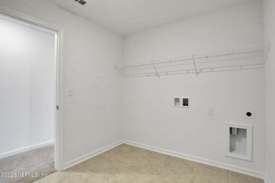 Spacious, unfurnished interior of a new home in Bellbrooke, Jacksonville (Image 18).
