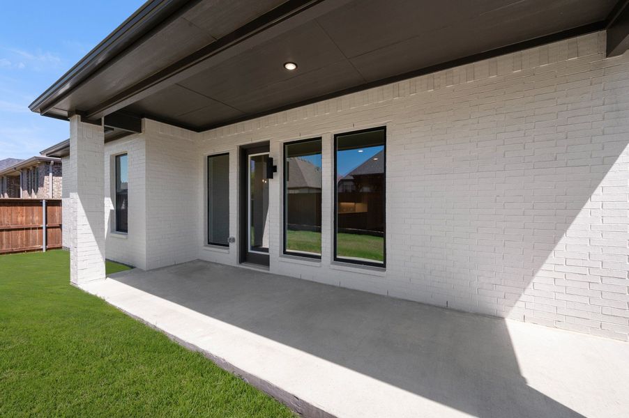 Exterior details and patio area of a home in Bridgewater, Midlothian (Image 4).