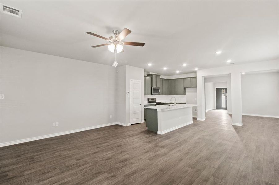 Spacious, unfurnished interior of a new home in Rocky Creek Crossing, Fort Worth (Image 15).