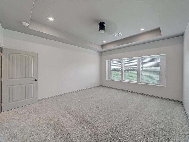 Spacious, unfurnished interior of a new home in , Celeste (Image 26).