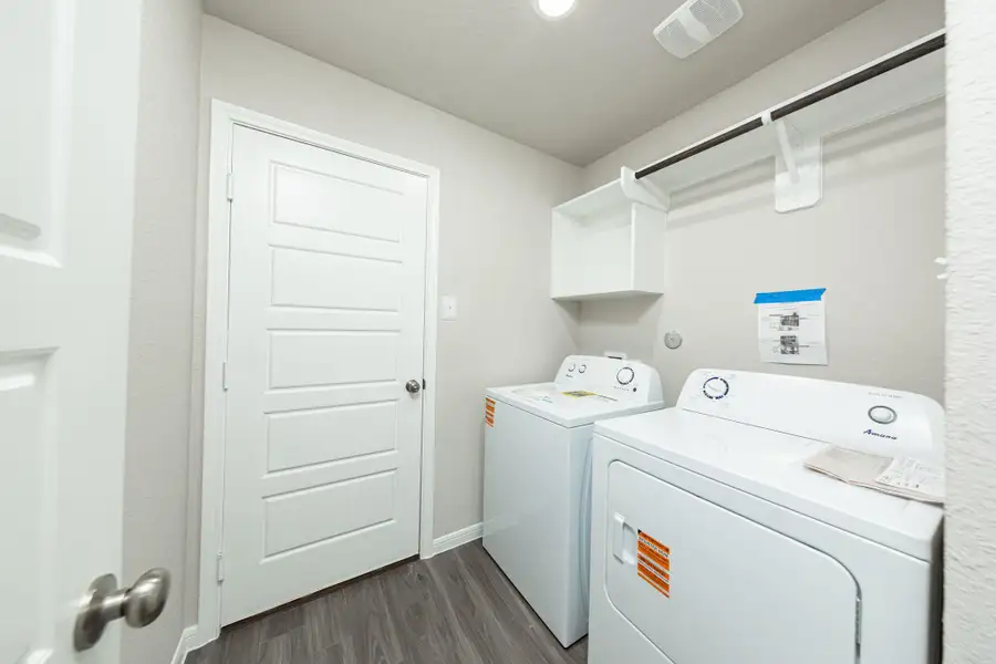 Furnished interior view inside a new home in Mackenzie Creek, Conroe (Image 7). Furnished interior view inside a new home in Mackenzie Creek, Conroe (Image 7).