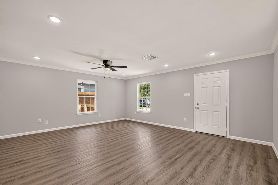 Spacious, unfurnished interior of a new home in , Houston (Image 14).