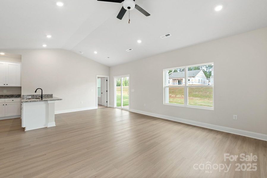 Spacious, unfurnished interior of a new home in Ascot Woods, Charlotte (Image 5).