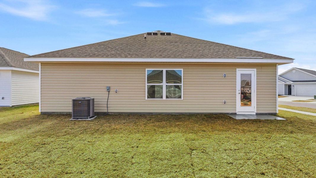 Exterior details and patio area of a home in Liberty, Panama City (Image 4).