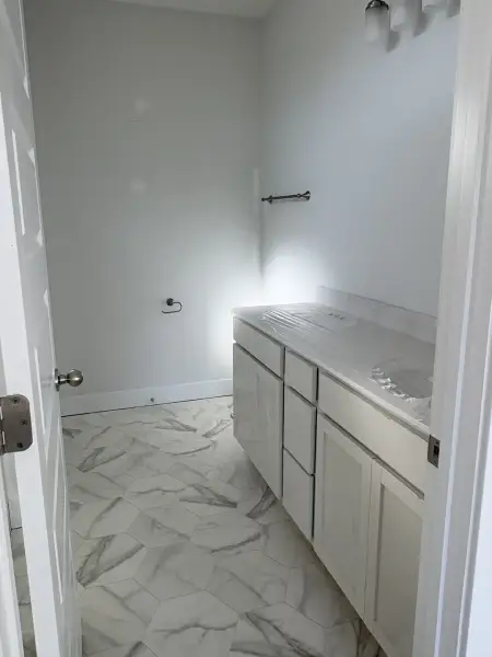 Spacious, unfurnished interior of a new home in Stoneridge Estates, Shelbyville (Image 4).