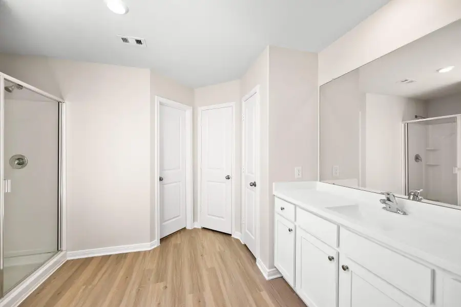 Spacious, unfurnished interior of a new home in Lago Mar, Texas City (Image 10). Spacious, unfurnished interior of a new home in Lago Mar, Texas City (Image 10).