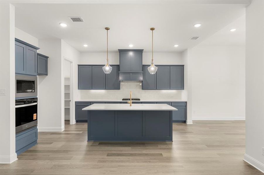11. 820 River Sky - Kitchen