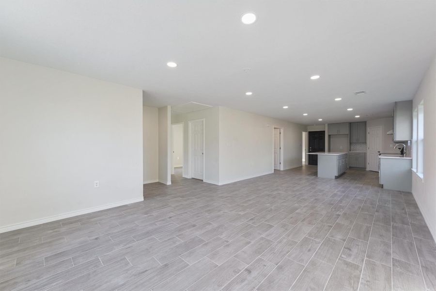 Spacious, unfurnished interior of a new home in , Dayton (Image 14).