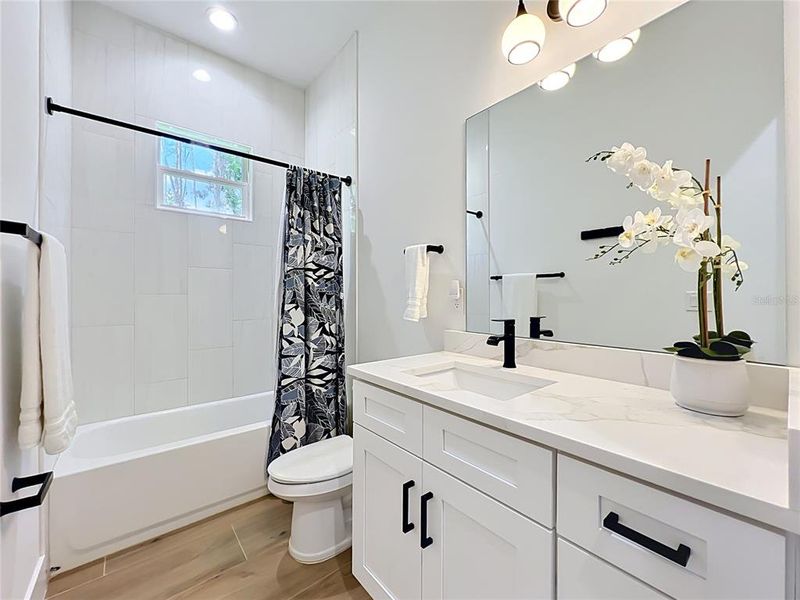 Furnished interior view inside a new home in , Orlando (Image 43).