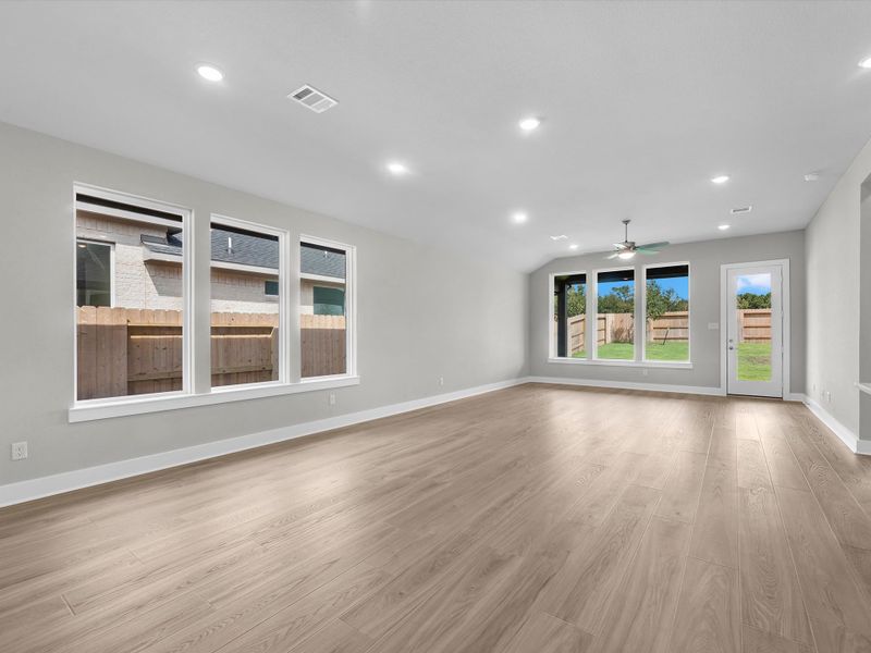 Spacious, unfurnished interior of a new home in Clopton Farms, Montgomery (Image 11).