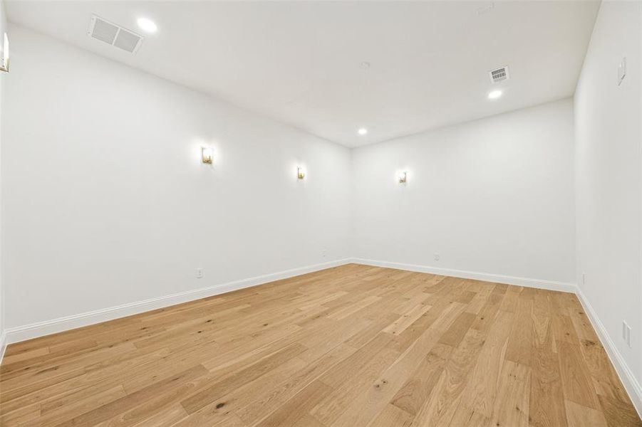 Spacious, unfurnished interior of a new home in , Dallas (Image 24).