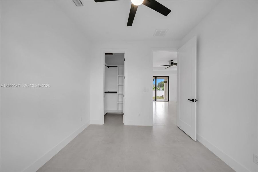Spacious, unfurnished interior of a new home in , Lehigh Acres (Image 28).