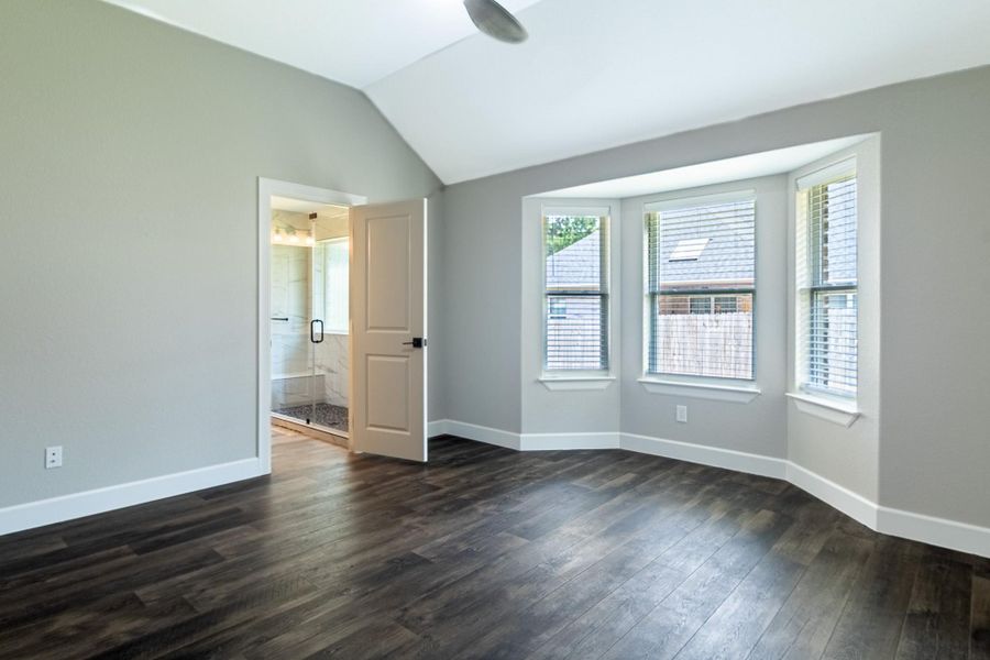 Spacious, unfurnished interior of a new home in , Huntsville (Image 32).