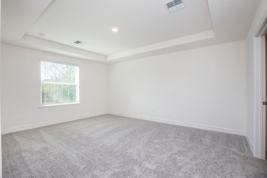 Spacious, unfurnished interior of a new home in Harbour Heights, Punta Gorda (Image 22).