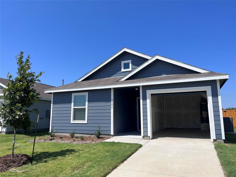 View of front facade featuring a front lawn View of front facade featuring a front lawn