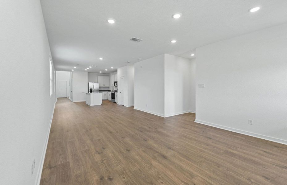 Spacious, unfurnished interior of a new home in Sonterra, Jarrell (Image 16).