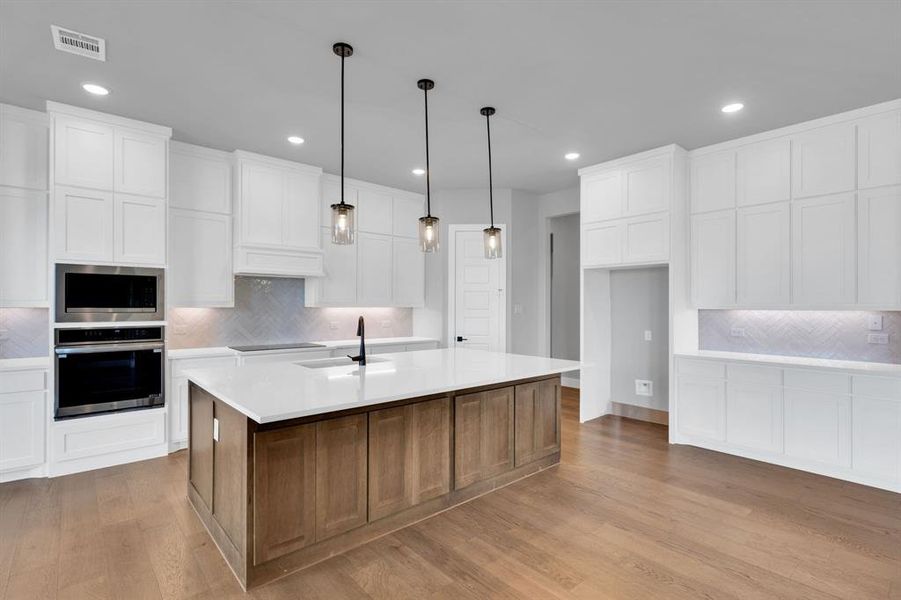 Furnished interior view inside a new home in Springside Estates II, Waxahachie (Image 9).