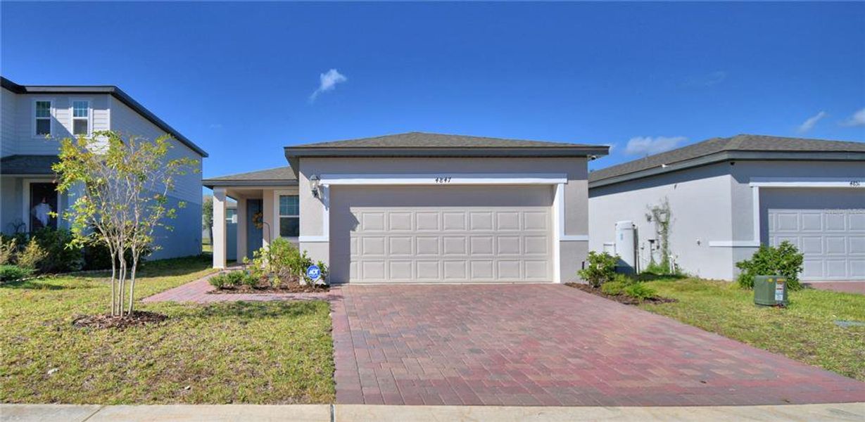 Exterior details and patio area of a home in Hammock Reserve - Signature Series, Haines City (Image 1). Exterior details and patio area of a home in Hammock Reserve - Signature Series, Haines City (Image 1).