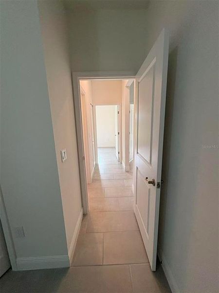 Spacious, unfurnished interior of a new home in , Deland (Image 19).