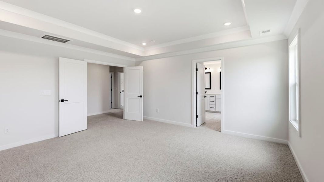 Spacious, unfurnished interior of a new home in Sunset Summits, Spartanburg (Image 31).